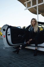LINDSaY BREWER - Instagram Photos 12/22/2022