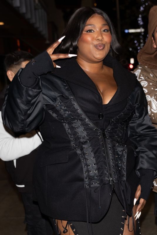 LIZZO Arrives at a Q&A at Grammy Museum in Los Angeles 12/14/2022