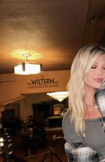 LOREN GRAY - Instagram Photos and Video 12/14/2022