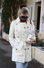 LORI LOUGHLIN Leaves Hair Salon in Los Angeles 12/10/2022