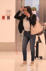 LYNNE SPEARS Arrives at LAX in Los Angels 12/14/2022