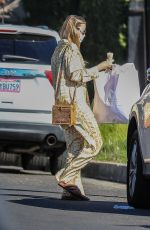 MARGOT ROBBIE Visits a Friend in Los Angeles 12/21/2022