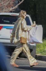 MARGOT ROBBIE Visits a Friend in Los Angeles 12/21/2022