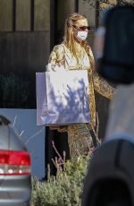 MARGOT ROBBIE Visits a Friend in Los Angeles 12/21/2022