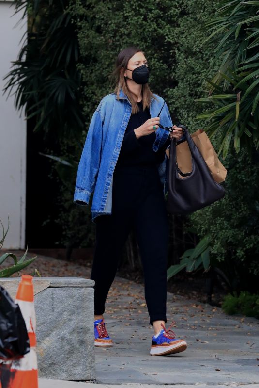 MARIA SHARAPOVA Out Shopping in West Hollywood 12/17/2022