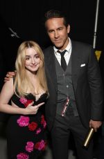 MCKENNA GRACE Presenting an Award at 2022 People