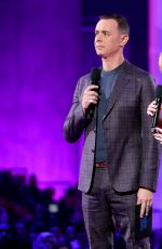 MCKENNA GRACE Presenting an Award at 2022 People