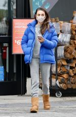 MILA KUNIS Arrives at a Grocery Store in Studio City 12/02/2022