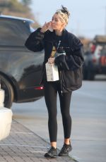 MILEY CYRUS at a Grocery Shopping in Malibu 12/04/2022