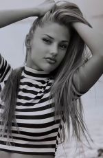 MINKA KELLY - Early Modeling Black and White Photoshoot 