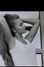 MINKA KELLY - Early Modeling Black and White Photoshoot 