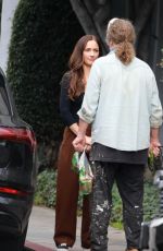 MINKA KELLY Leaves Her Dog at Sitter