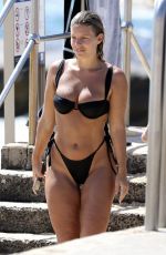  NATASHA OAKLEY in Bikini at Bronte Beach 12/23/2022