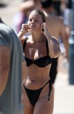  NATASHA OAKLEY in Bikini at Bronte Beach 12/23/2022