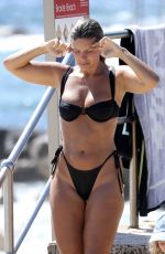  NATASHA OAKLEY in Bikini at Bronte Beach 12/23/2022