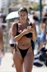  NATASHA OAKLEY in Bikini at Bronte Beach 12/23/2022