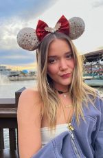 OLIVIA PONTON - Instagram Photos and Video 12/25/2022
