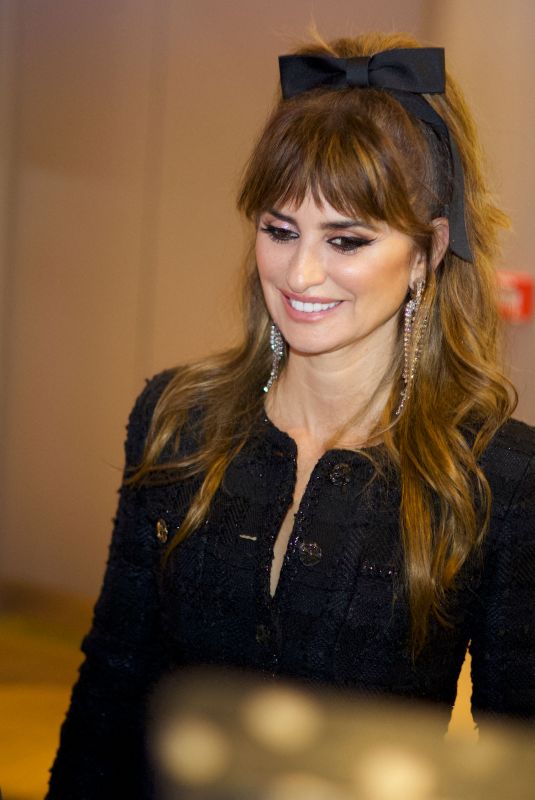 PENELOPE CRUZ Arrives at L’immensita Premiere in Paris 12/13/2022