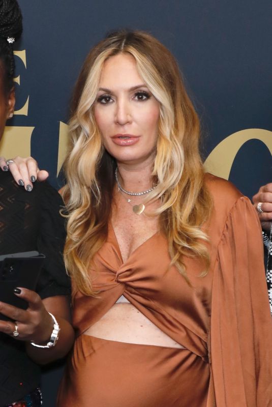 Pregnant KATE CHASTAIN at The Traitors TV Series Photocall in New York 12/14/2022