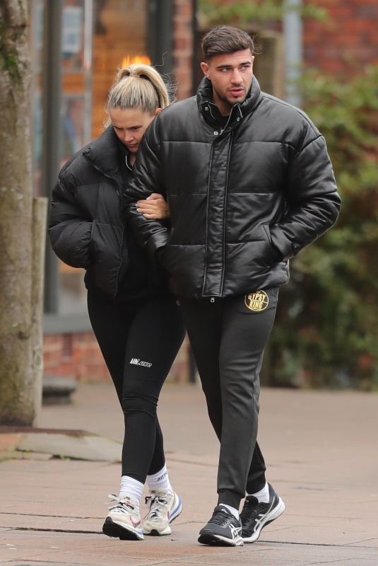 Pregnant MOLLY MAE HAGUE and Tommy Furry Out on Bank Holiday in Wilmslow Cheshire 12/27/2022