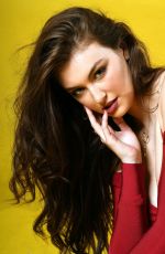 RACHEL PIZZOLATO - Holiday Photoshoot at Sunflower Studio 12/15/2022