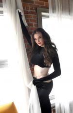 RACHEL PIZZOLATO - Holiday Photoshoot at Sunflower Studio 12/15/2022