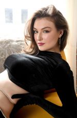 RACHEL PIZZOLATO - Holiday Photoshoot at Sunflower Studio 12/15/2022