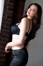 RACHEL PIZZOLATO - Holiday Photoshoot at Sunflower Studio 12/15/2022