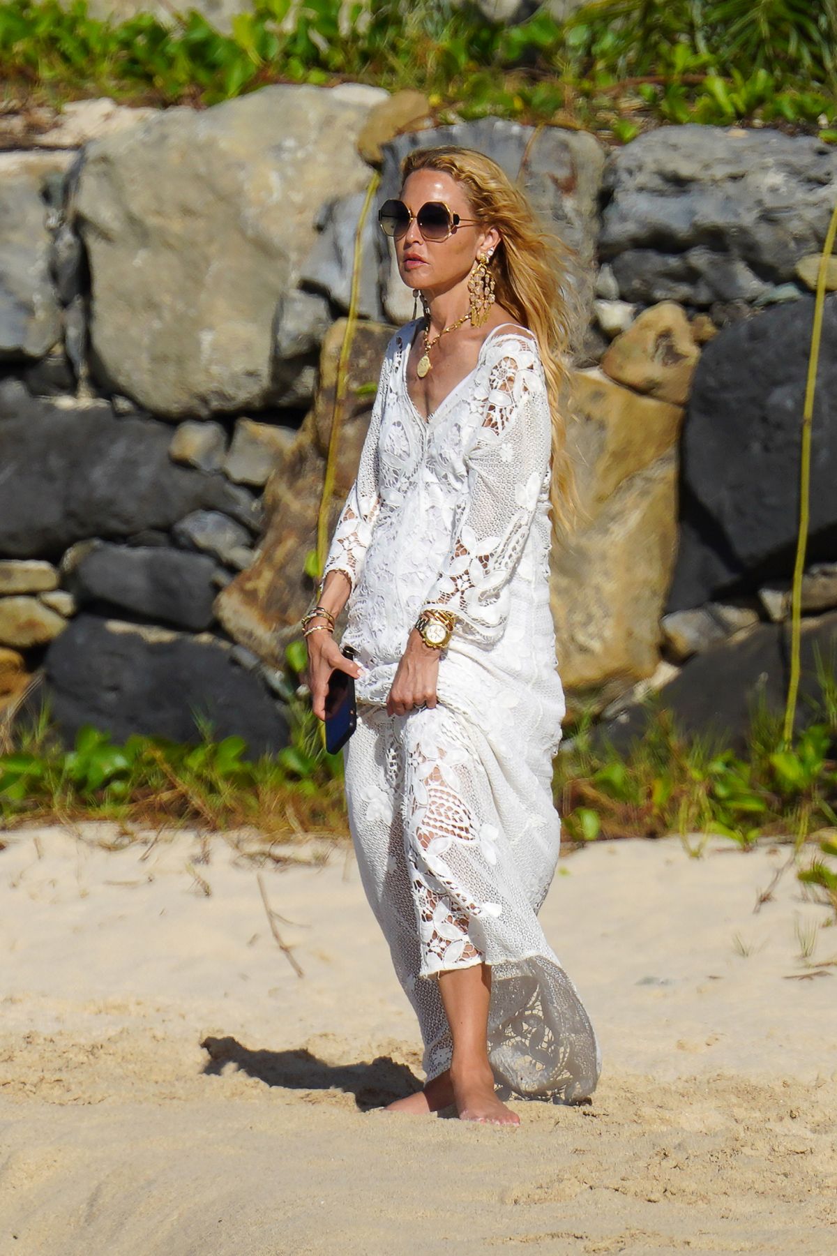 RACHEL ZOE Out with Her Fog and Friends at a Beach in Los Angeles 04/30/2022  – HawtCelebs