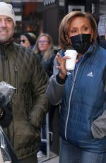 ROBIN ROBERTS Leaves Good Morning America in New York 12/05/2022