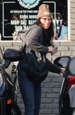 SARAH SILVERMAN Sshopping for Dog Food in Los Angeles 12/16/2022