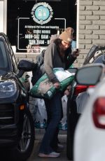 SARAH SILVERMAN Sshopping for Dog Food in Los Angeles 12/16/2022