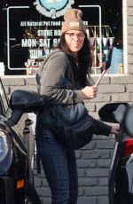 SARAH SILVERMAN Sshopping for Dog Food in Los Angeles 12/16/2022