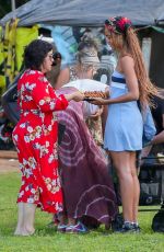 SASHA and MALIA OBAMA Hand Out Blankets and Food to the Homeless in Hawaii 12/28/2022