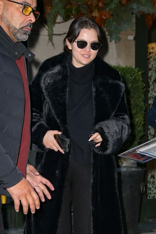 SELENA GOMEZ Leaves Her Hotel in New York 12/13/2022