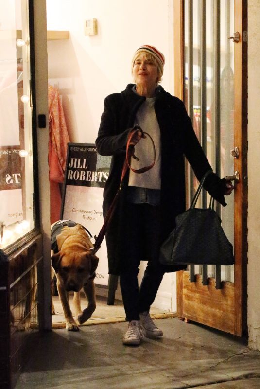 SELMA BLAIR Leaves Alfred Coffee with Her Service Dog Scout 12/29/2022