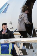 SHANIA TWAIN at a Private Jet Ride Out of Washington D.C. 12/01/2022