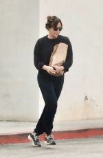 SHANNEN DOHERTY Shopping at Malibu Medical Group 12/01/2022