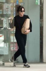 SHANNEN DOHERTY Shopping at Malibu Medical Group 12/01/2022