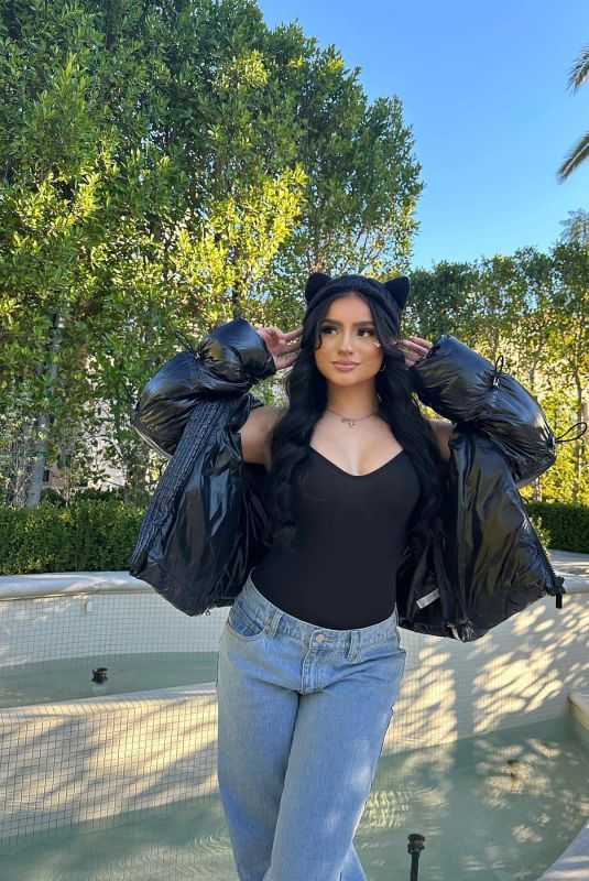 TATI MCQUAY - Instagram Photos 12/25/2022