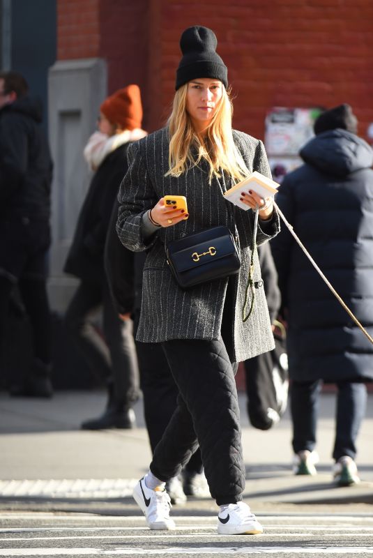 TAYLORE NEISEN Out with Her Dog in New York 12/20/2022