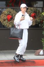 TEDDI JO MELLENCAMP Out Shopping in Beverly Hills 12/15/2022
