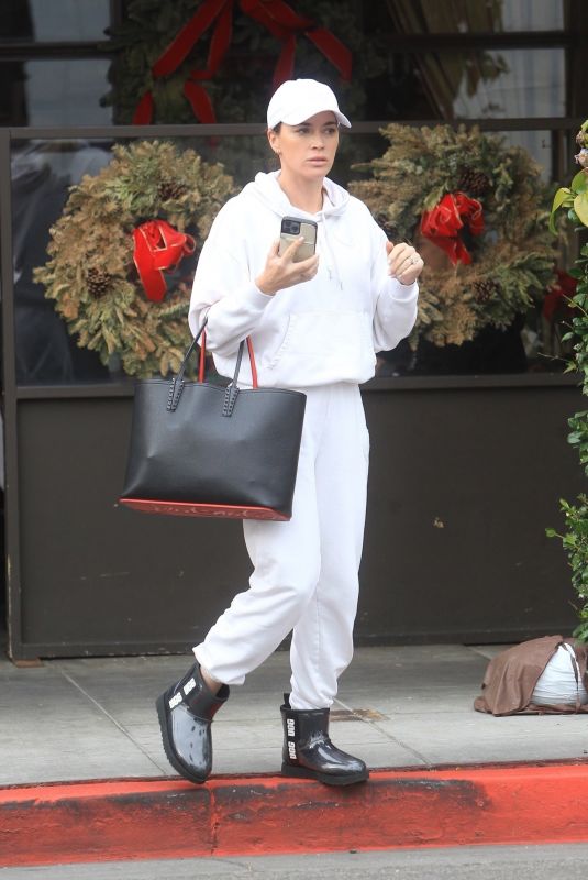 TEDDI JO MELLENCAMP Out Shopping in Beverly Hills 12/15/2022