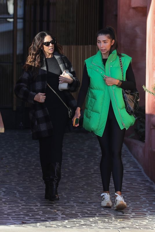 TERRI SEYMOUR Out for Brunch with a Friend in West Hollywood 12/23/2022