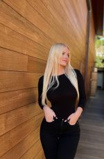 ZIENNA SONNE - Instagram Photos and Videos 12/22/2022