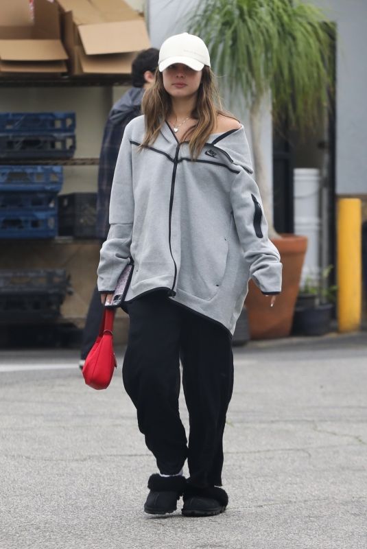 ADDISON RAE Out for Lunch at a Mediterranean Restaurant in Los Angeles 01/13/2023
