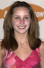 AMANDA BYNES at 14th Annual Kids Choice Awards in Santa Monica 04/21/2001