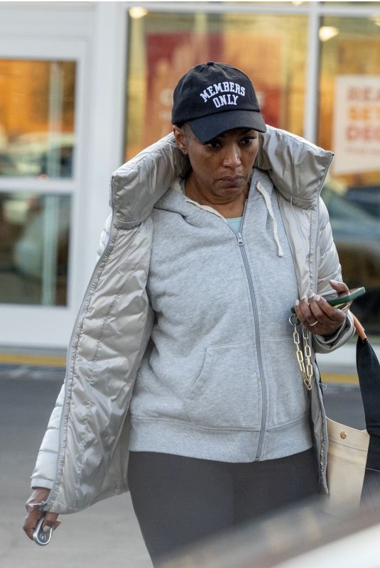 ANGELA BASSETT Leaves a Sauna Session in Burbank 01/16/2023