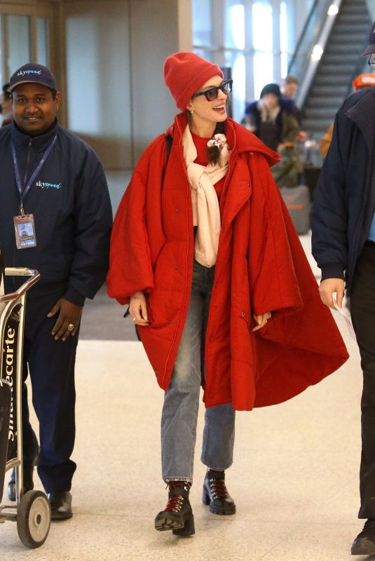 ANNE HATHAWAY Arrives at Airport in Salt Lake City 01/23/2023