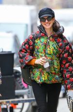 ANNE HATHAWAY Geading to a Photo Studio in New York 01/11/2023